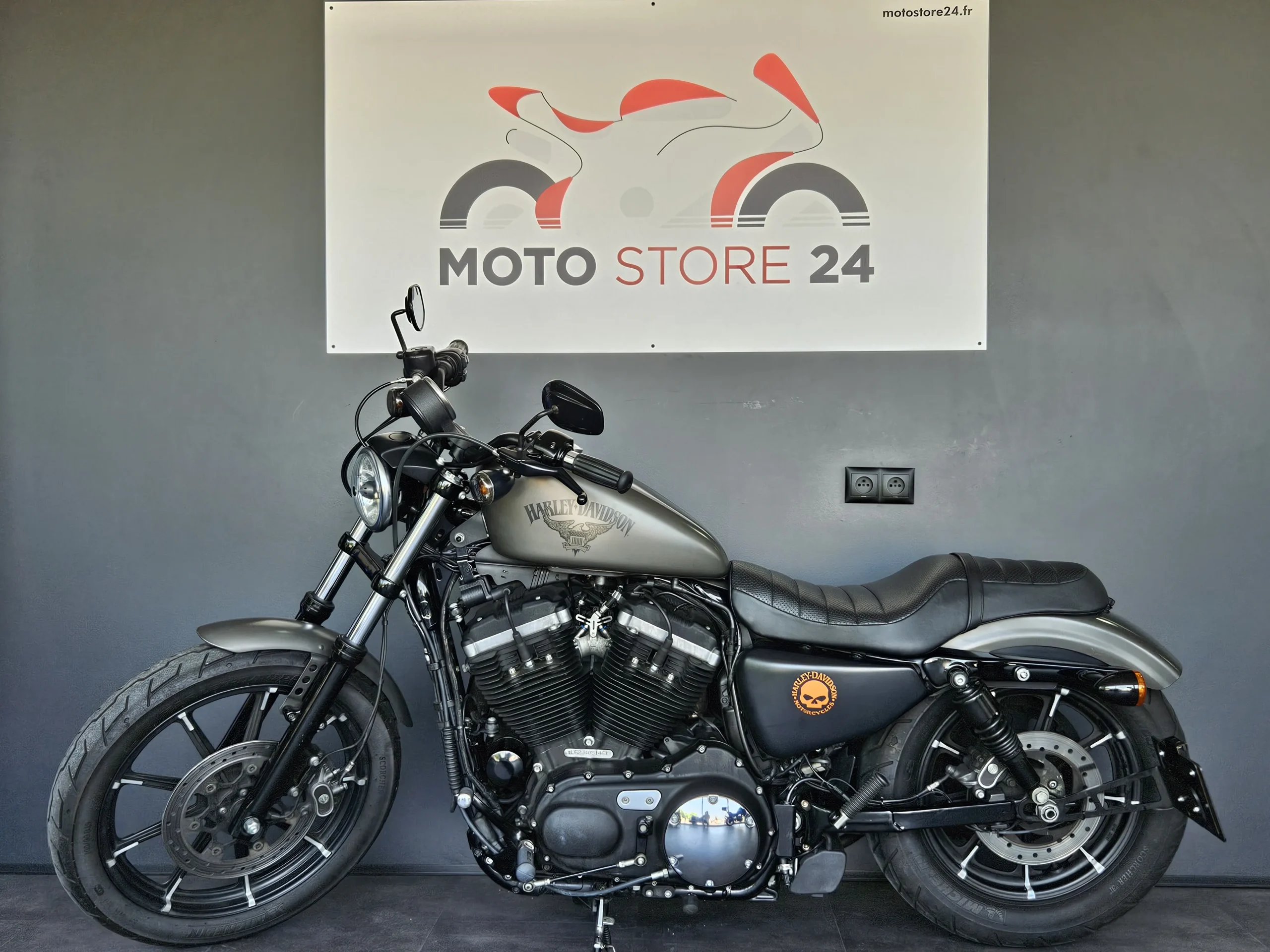 883 Iron Harley Davidson-image